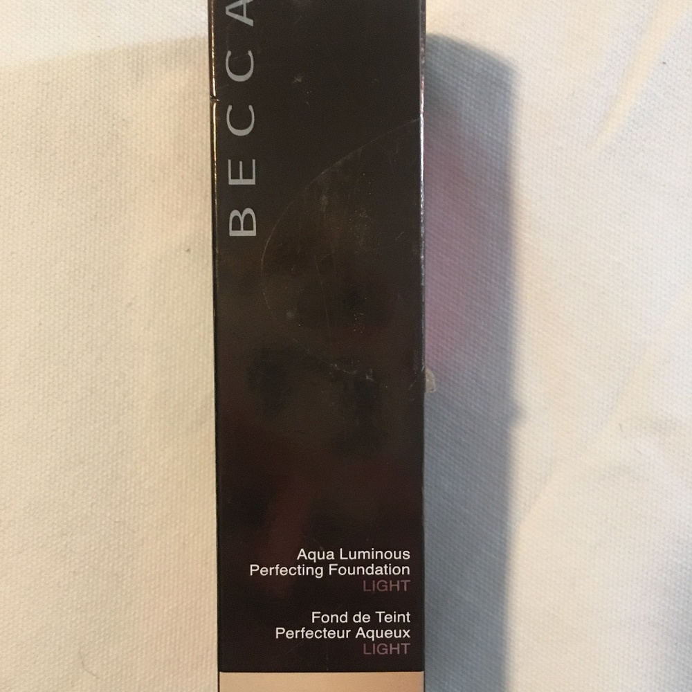 Becca Aqua Luminous Perfecting Foundation